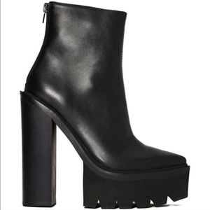 🚚 MOVING SALE Nasty Gal gothic platform heeled booties size 8